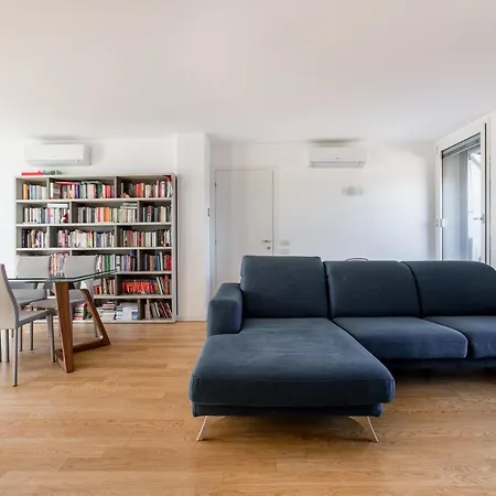 Guesthost - Modern Apt With Terrace, Wifi & Ac-2