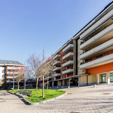 Guesthost - Modern Apt With Terrace, Wifi & Ac-2