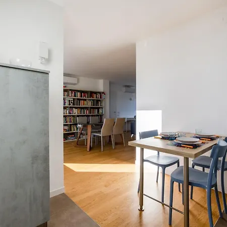 Guesthost - Modern Apt With Terrace, Wifi & Ac-3